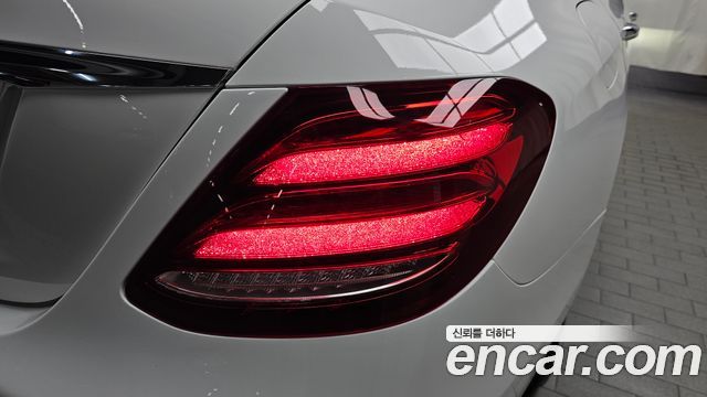 Mercedes-Benz E-Class 2018 — photo 9