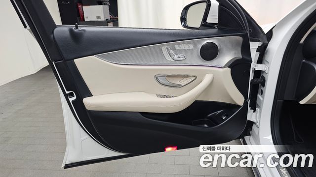 Mercedes-Benz E-Class 2018 — photo 14