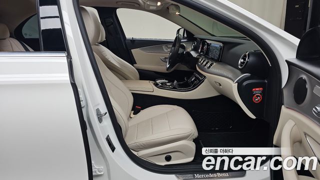Mercedes-Benz E-Class 2018 — photo 16