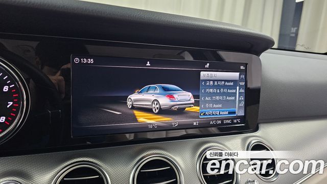 Mercedes-Benz E-Class 2018 — photo 29