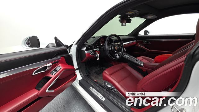 Porsche 911 2018 — photo 10