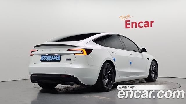 Tesla Model 3 2026 — photo 2