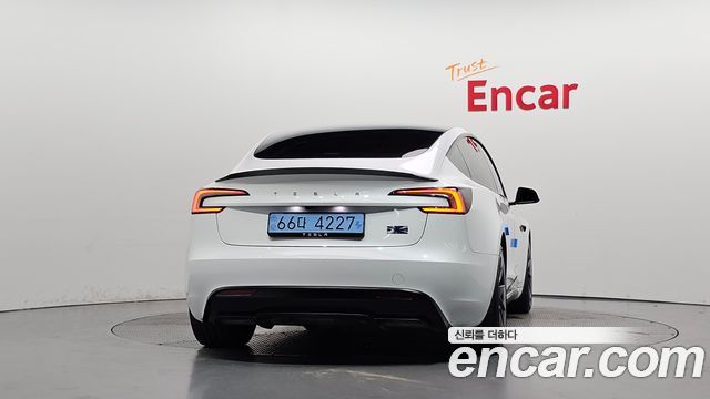 Tesla Model 3 2026 — photo 4