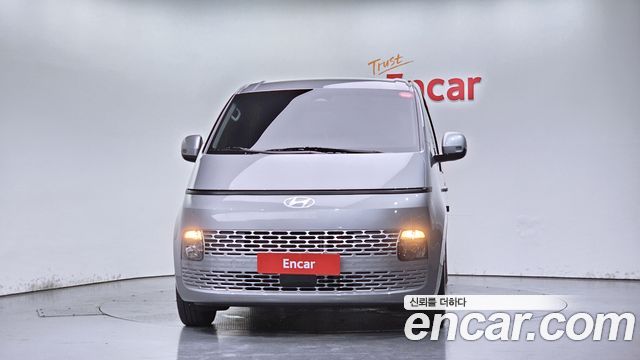 Hyundai Staria 2025 — photo 3