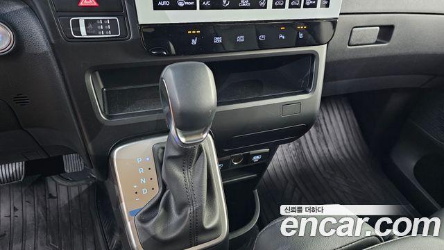 Hyundai Staria 2025 — photo 12