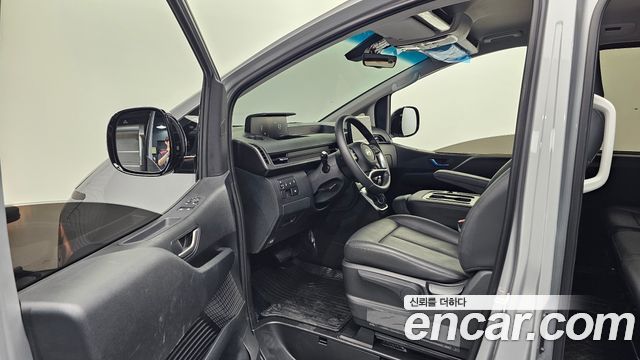 Hyundai Staria 2025 — photo 13
