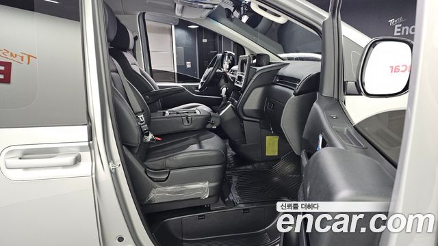 Hyundai Staria 2025 — photo 17