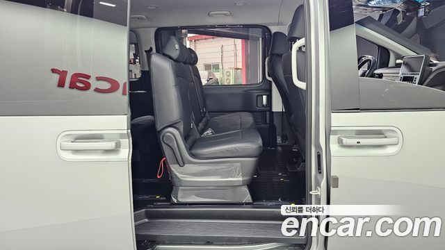 Hyundai Staria 2025 — photo 18