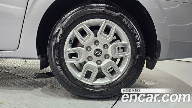 Hyundai Staria 2025 — photo 7