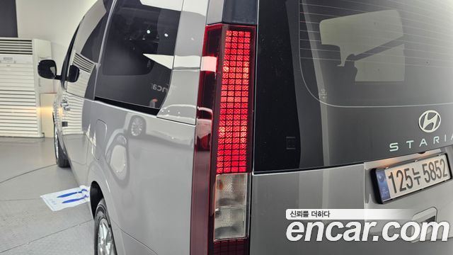 Hyundai Staria 2025 — photo 9