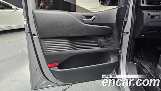 Hyundai Staria 2025 — photo 14
