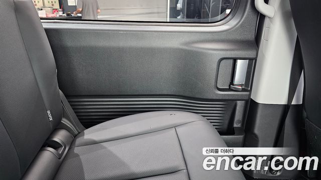 Hyundai Staria 2025 — photo 15