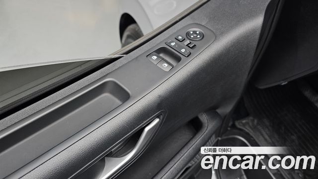 Hyundai Staria 2025 — photo 28