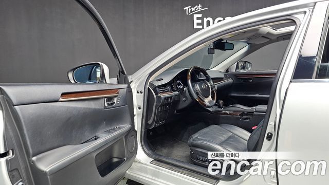 Lexus ES 2013 — photo 10