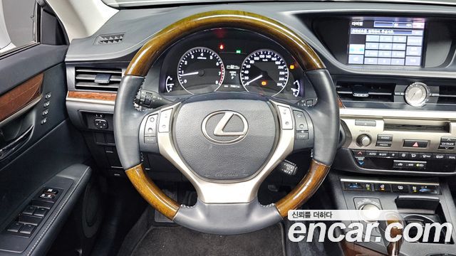 Lexus ES 2013 — photo 14