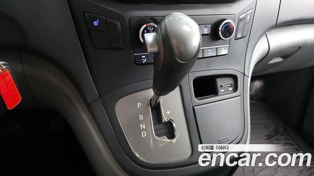 Hyundai Starex 2017 — photo 9