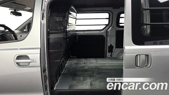 Hyundai Starex 2017 — photo 12