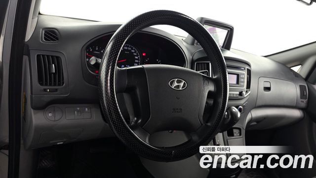 Hyundai Starex 2017 — photo 13