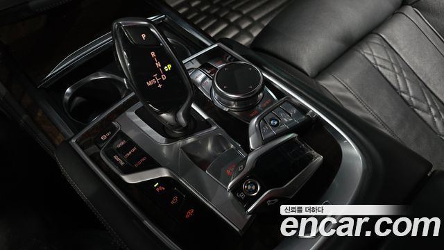 BMW 7-Series 2016 — photo 9