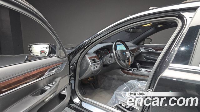 BMW 7-Series 2016 — photo 10