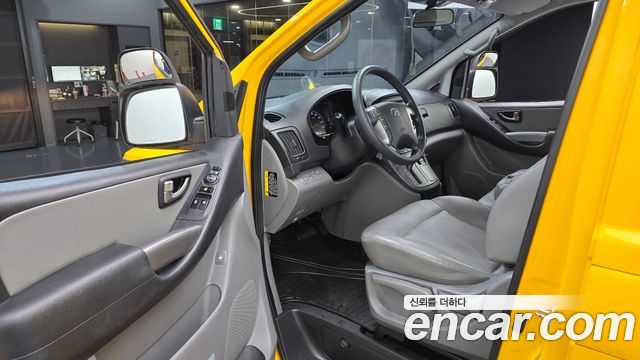 Hyundai Starex 2019 — photo 13