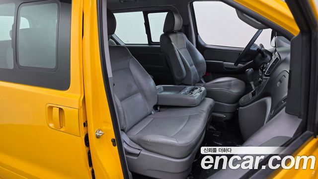 Hyundai Starex 2019 — photo 17