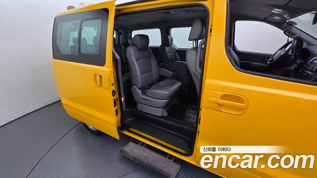 Hyundai Starex 2019 — photo 18