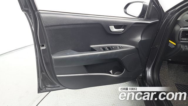 Kia Stonic 2019 — photo 14