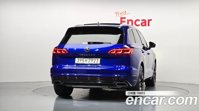 Volkswagen Touareg 2023 — photo 4