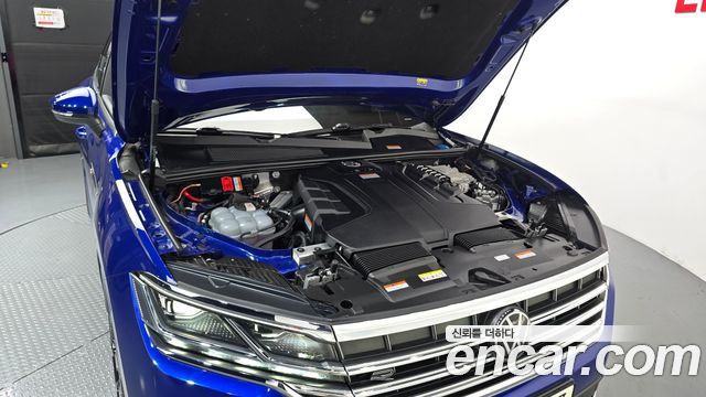 Volkswagen Touareg 2023 — photo 6