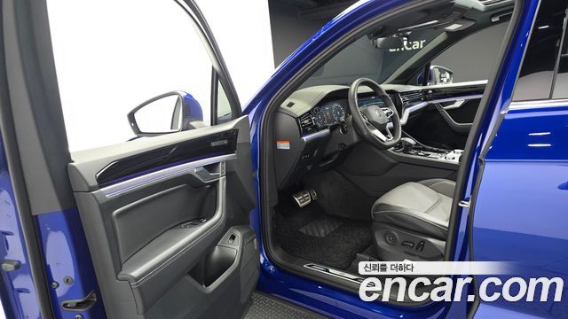 Volkswagen Touareg 2023 — photo 13
