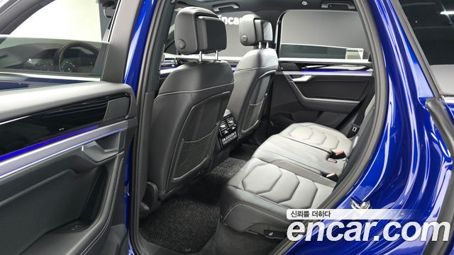 Volkswagen Touareg 2023 — photo 17
