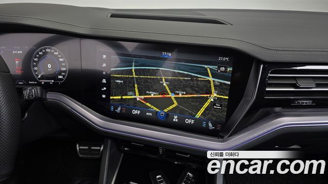 Volkswagen Touareg 2023 — photo 18