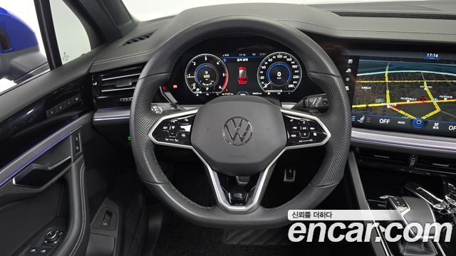 Volkswagen Touareg 2023 — photo 19
