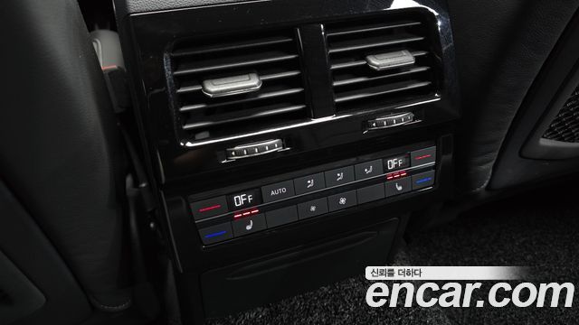 Volkswagen Touareg 2023 — photo 24