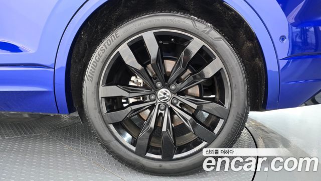 Volkswagen Touareg 2023 — photo 7