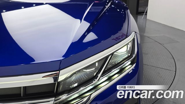 Volkswagen Touareg 2023 — photo 8