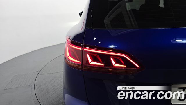 Volkswagen Touareg 2023 — photo 9