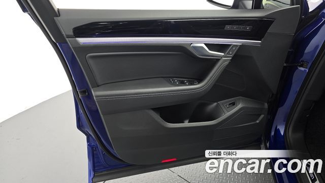 Volkswagen Touareg 2023 — photo 14
