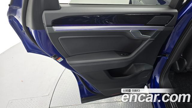 Volkswagen Touareg 2023 — photo 15