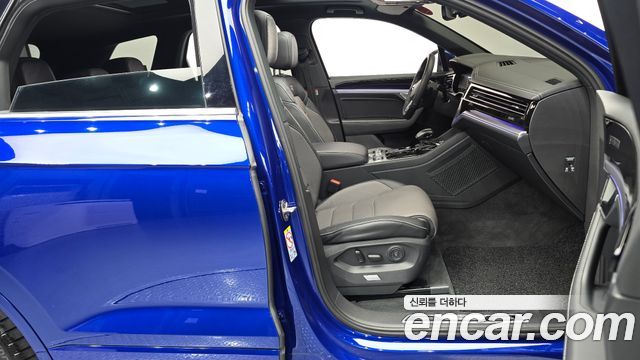 Volkswagen Touareg 2023 — photo 16