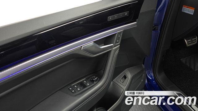 Volkswagen Touareg 2023 — photo 28