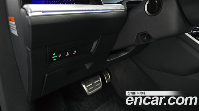 Volkswagen Touareg 2023 — photo 31