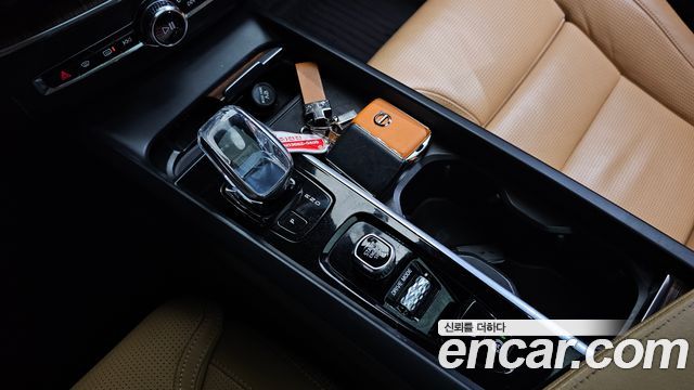 Volvo XC60 2021 — photo 12