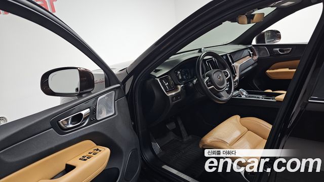 Volvo XC60 2021 — photo 13