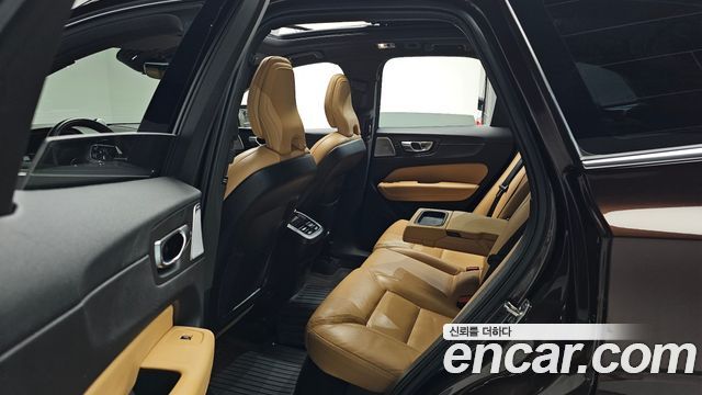 Volvo XC60 2021 — photo 17