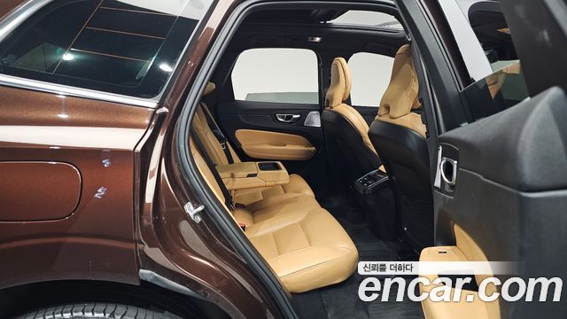 Volvo XC60 2021 — photo 18