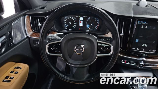 Volvo XC60 2021 — photo 19
