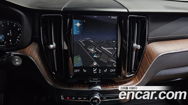 Volvo XC60 2021 — photo 20