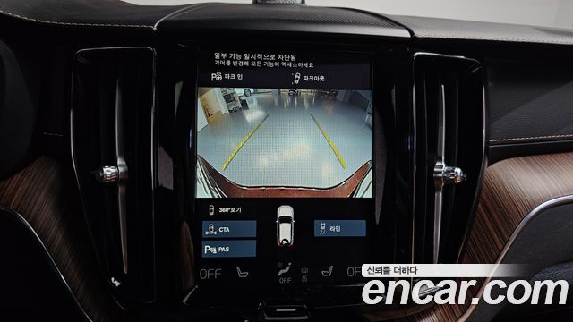 Volvo XC60 2021 — photo 21